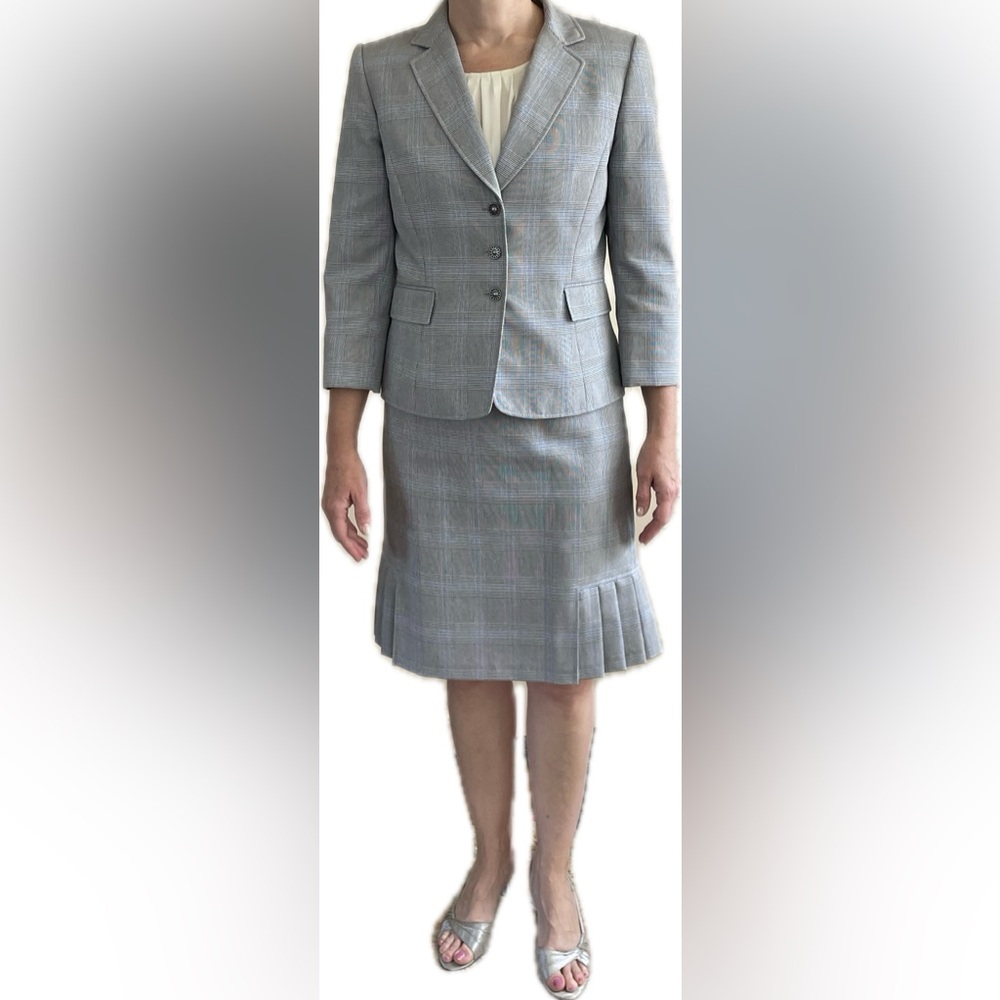 Tahari Arthur Levine Grey Blazer & Skirt EUC